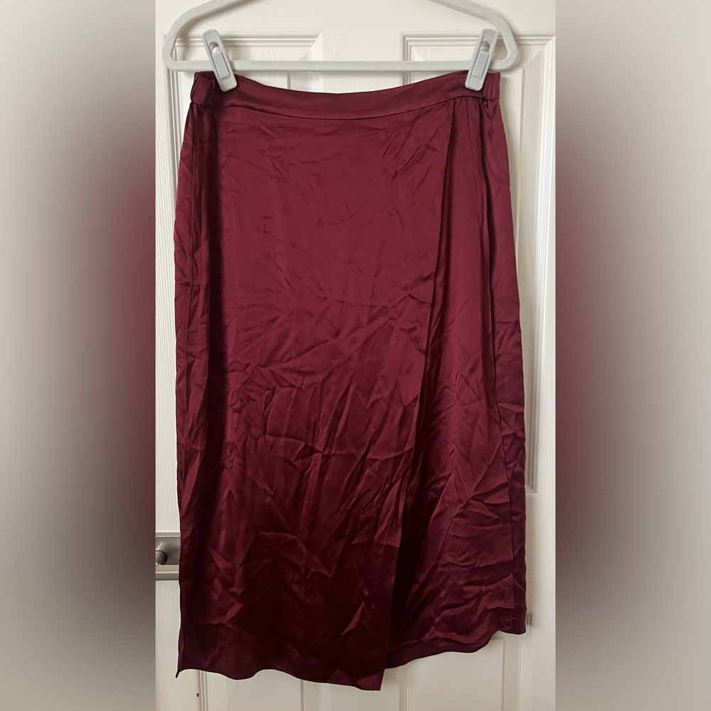 Vince Elegant Burgundy Skirt Size Large 100% Silk